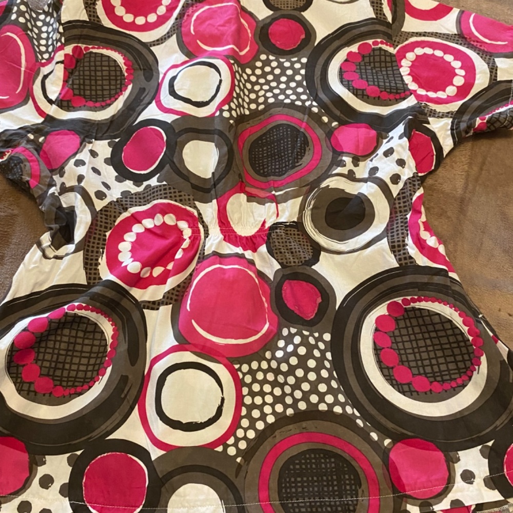 Scrub top - Picture 2 of 3